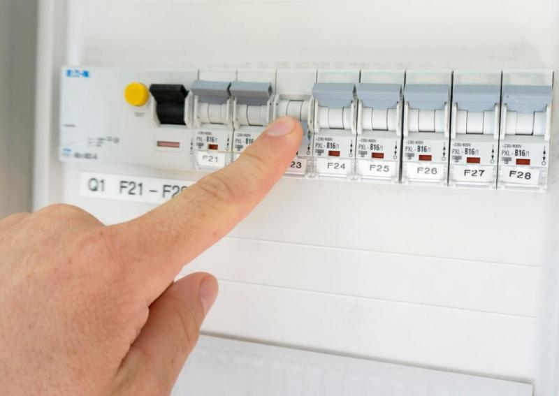 Mise aux normes &eacute;lectrique pr&egrave;s de Montpellier : guide pratique