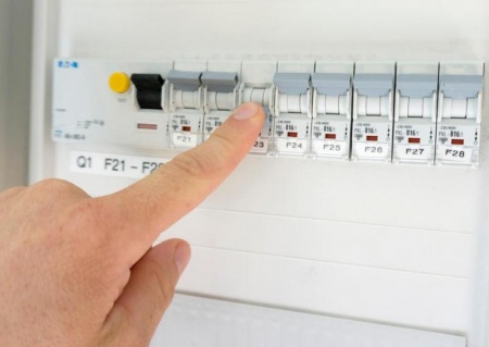 Mise aux normes &eacute;lectrique pr&egrave;s de Montpellier : guide pratique